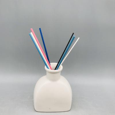 China Wholesale Price Eco - Friendly Reed Diffuser Glazed White Porcelain Bottle for sale