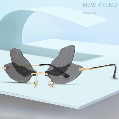 China 15 Years Experience 2021 Newest Personalized Butterfly Wing Shaped Sunglasses For Women Irregular Lenses for sale