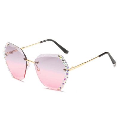 China 15 Years Experience Wholesale Excellent Quality Classic Exquisite Luxury Gradient Hexagonal Rhinestone Oversized Studded Sunglasses for sale