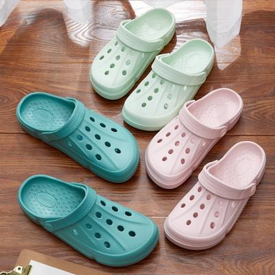 China Fashion\Comfortable\Durable Summer Hole Shoes Beach Thick-soled Female Nurse Sandals Crocodile Shoes for sale