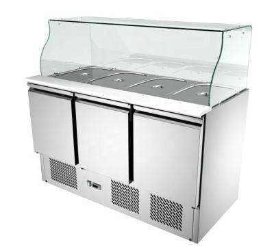 China Single-Temperature 3 Salad Doors and Sandwich Toppings Show Fridge Refrigerator with Curved Top Cover for sale