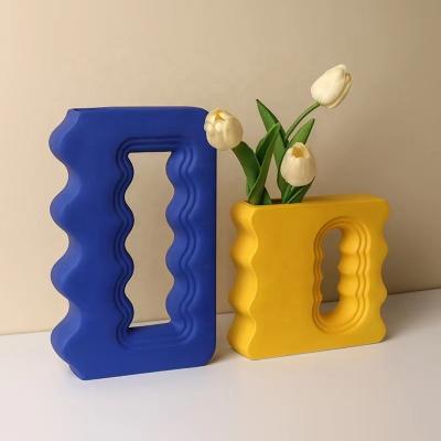 China Hot Selling Ceramic Vase Flower Vase Memphis Handle Vase Ceramic Ware Vases For Hotel Homedecoration for sale