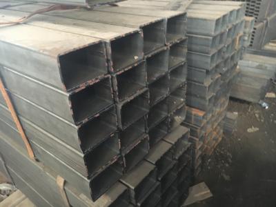 China Material de construcción grueso negro laminado en caliente Q235 del tubo los 2M del hueco del hierro en venta