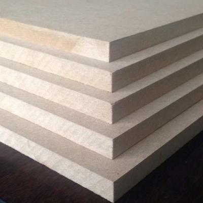 China 18mm Good Moisture Proof Raw MDF Board 1220*2440mm mdf board/melamine mdf zu verkaufen