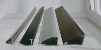 China Surface Smooth Shower Screen Seal Strip Erosion Resistant Easy Installation for sale