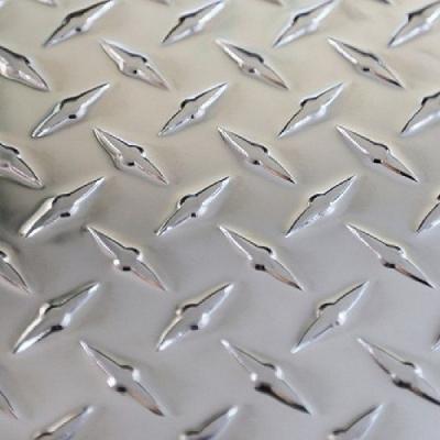 China Customized Embossed Aluminum Alloy Sheet Brite Finish Checkered Plate 3003 3105 5052 for sale