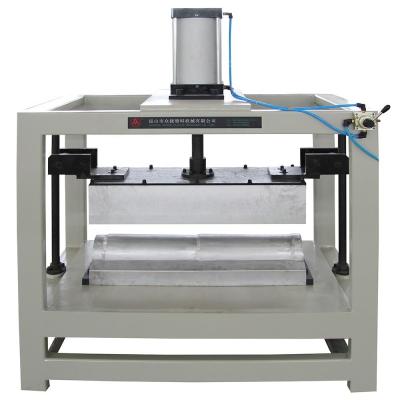 China 132 1 Schraub L/D-Verhältnis Doppelschraub-Laminations-PVC-Dachfliesen-Extrudermaschine mit einem zu verkaufen