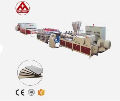 China 132/160KW Main Motor SIEMENS Motor PVC Foam Board Saw Cutting Production Line en venta