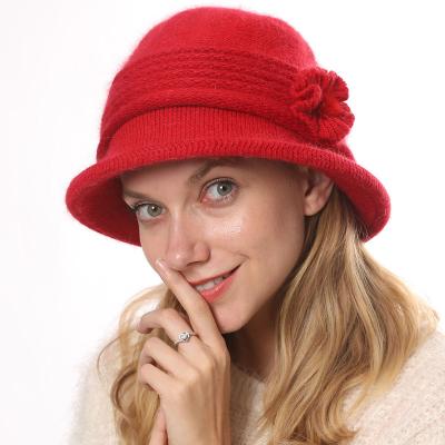 China 52-62cm Customized Cute Knitted Cap Winter Warm Thickened Warm Mother's Hat Flower Fashion Female Caps for sale