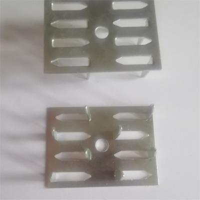 Cina 38 x 54 mm Clips di impallaggio metallici per pannelli acustici in fibra di vetro in vendita