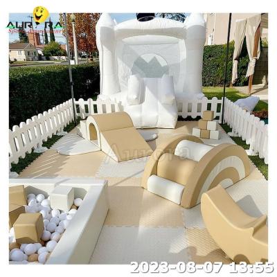 Cina Beige White Kids Soft Play Playground Indoor con casa gonfiabile in vendita