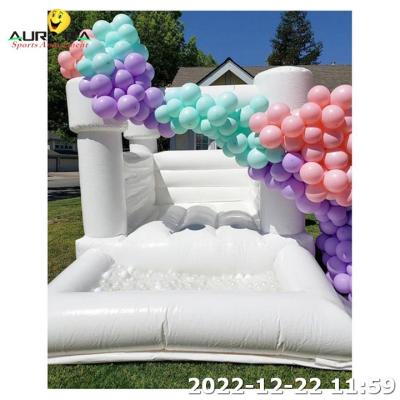 中国 Inflatable Balloon Bounce House Wedding White Bounce House 8x8 With Ball Pit 販売のため