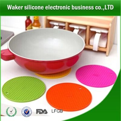 China Viable Silicone Heat Resistant Mat, Round Circles Silicone Table Mat, Silicon Tripod Bulk Order for sale