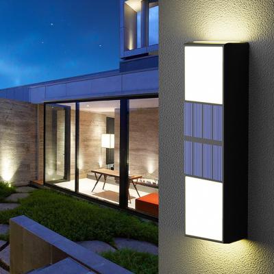 China Yard Decor Outdoor Home Garden Through The Solar Powered Garden Waterproof Wall Lamp for sale