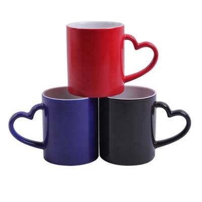 China Heart Viable Handle Sublimation Porcelain Valentines Day Magic Color Changing Shiny Ceramic Mugs And Mate for sale