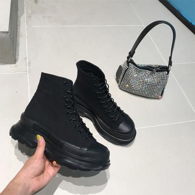 Chine L'appartement de dames de Janbal Size11 rejette anti ODM glissant Chunky Black Boots plat à vendre