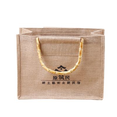 China Handled Durable Bamboo Handle Waterproof Laminated Jute Tote Bag Shopping Gift Wine Burlap Inner Liner for sale