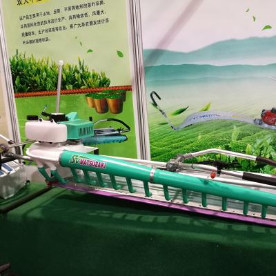 China High Producitivity Factory Price Two Man Powered Ochiai Type 1210mm V8-WORLD Tea Harvester Horizontal for sale