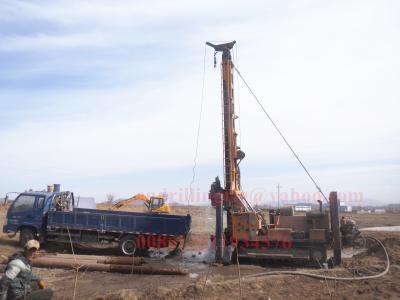 China De Installatie van de de Putboring van het boorgatwater opgezet op op zwaar werk berekend kruippakje, het materiaal JKS600 van de waterput Te koop