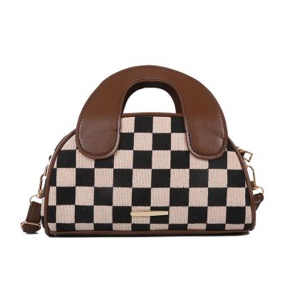 China Madame Niche bag 2022 new fashion chessboard retro latticework single shoulder messenger bag personalized semicircular handbag for sale