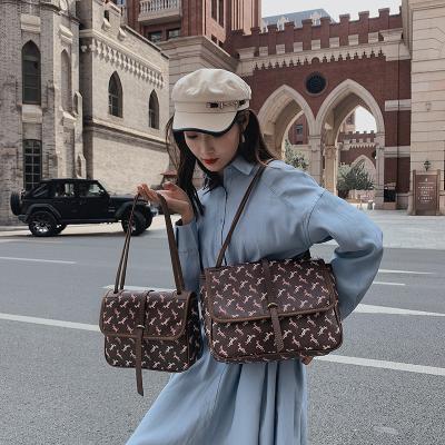 China Lady Trendy Classic Big Clip Ladies Shoulder Handbags Girls Messenger Large Hand Bags Young Lady Popular Purses for sale