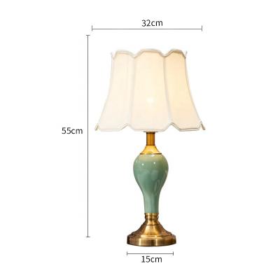 Cina EUROPEAN modern villa home top quality table lamp hotel rooms living rooms decorative luxury fabric table lighting with crystal base in vendita