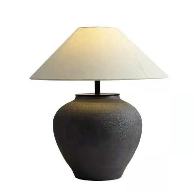 Cina Wholesale Mid Century Old Antique Ceramic Lamp Stand Lamp Factory Table Lamp With Fabric Shade in vendita