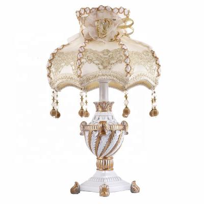 China EUROPEAN Luxury Modern Antique Electric Bedroom Resin Hotel Vintage Fancy Fancy Table Light Table Lamps With Shade zu verkaufen