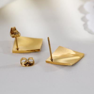 China Fashionable factory price hand cheap earrings claw zircon earrings for girls for sale