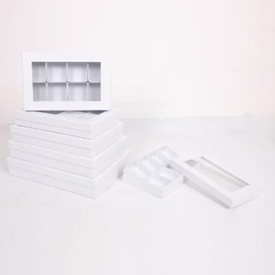 China Recycled Materials 610 White Gift Boxes With Lid Cardboard Packaging Boxes With Clear Lids for sale