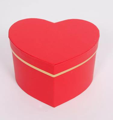 China Shihao S207 Handmade Florist Hat Heart Shaped Box With Gold Strap for sale