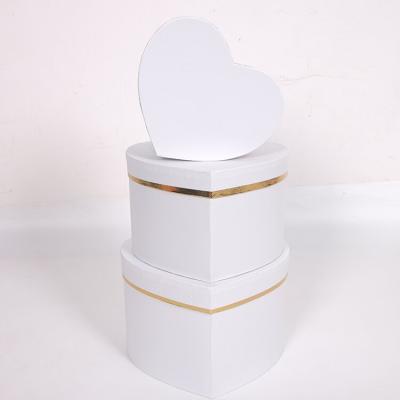 China 3395 Cardboard Heart Shape Rose Handmade Paper Box With Gold Strap for sale