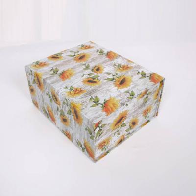 China Z155 Flat Folding Cardboard Gift Box Handmade With Magnetic Lid for sale