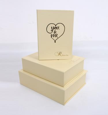 China Recycled Materials 8029 Competitive Price Sturdy Gift Box With Logo for sale