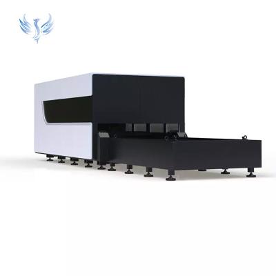 China Water-cooled Hot sale high efficiency high safety level full closed design 1530 fiber laser cutting machine with exchangeable table for sale