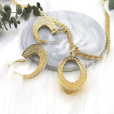 China Vintage Fashion Jewelry 2022 Women's Jewelry Set Brass Earrings Pendant Twist Round Party Daily Anniversary for sale