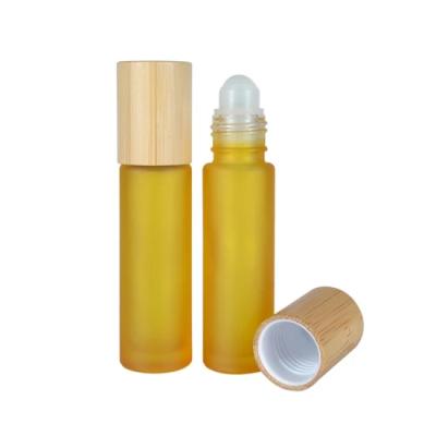 China Red, yellow, clear, refillable 10ml lead free essential oil glass roll on bottle with steel rollerball and bamboo lid for sale