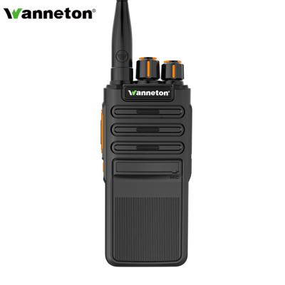 China Wanneton Factory OEM ODM UHF 400 - 470MHz Smart Walkie Talkie FM Handheld Two Way Radio RTS 1300mAh for sale