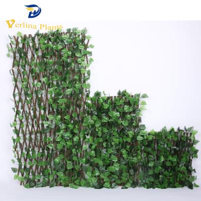 China Environmentally Friendly Natural Plastic Outdoor Wall Decor Branches Vertical Artificial Willow Ivy Leaf Fence for sale