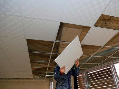 Chine Plafond ignifuge de gypse de PVC de rectangle avec le certificat de la CE d'OIN à vendre