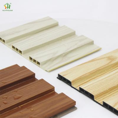 China Spotgoederen Hout Plastic Composites Adembenemend Drie-Gat Grating Board Hardwearing Wpc Wandpaneel Te koop