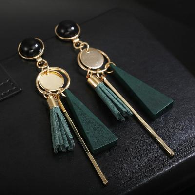 China Retro long hyperbole long personality fashion triangle earrings geometric wood female tassel wooden earrings women jewelry for sale