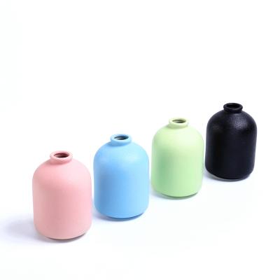 China Customized ceramic Nordic flower vase small milimalist vase minimalist simple style for table decoration for sale