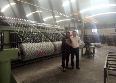 Chine Capacité Gabion de stabilisation faisant la machine, machine de fabrication nette de fil fonctionnant facilement à vendre