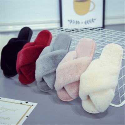 China Cute Furry Ladies Plush Slippers L0367/1 Warm Women's Fur Winter Slippers Antiskid Women's Slippers for sale