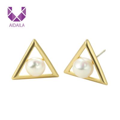 China AIDAILA Simple Design Unfading Copper Plated Gold Plated Triangle Shaped Pearl Stud Earrings for sale