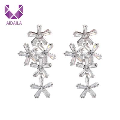 China Charming 2019 Crystal Flower Chandelier Drop Earrings Fashionable Classic Plated Unfading from AIDAILA for sale