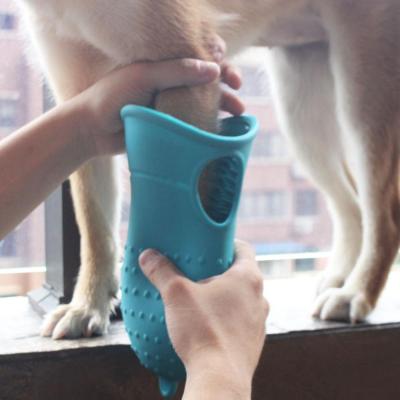 China Fashionable Portable Cleaning Dog Paw Cleaning Practical With Mud Paw Pet Foot Washing Dog Cat Silica Gel Cup Brush Modification for sale