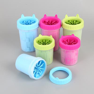 China Fashionable designed pet cleaning cups with dirty towel PAWS in portable cat and dog PAWS silicone cleaning cups for sale