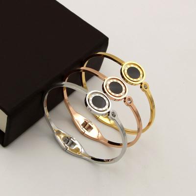 China 2022 New Jewelry Crystal Roman Numerals Shell Bangle Bracelet For Women Couple and Casual/Sporty Black/White Bracelets Love Cuff Bangle B208 for sale